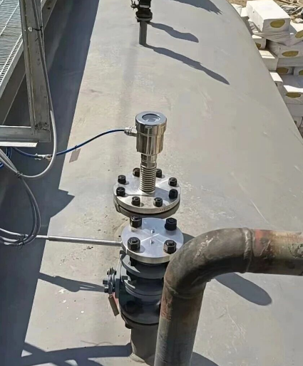 Latest company Cases about How Does Guided Wave Radar Measure Interface Level Using the Difference in Dielectric Constant?