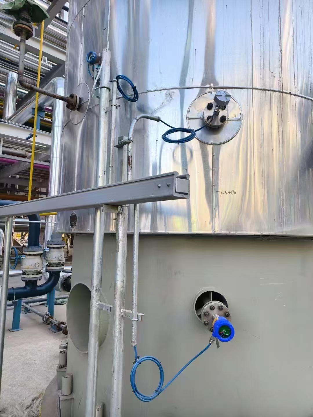 Latest company Cases about Pitch fork level switch: The all-round guardian of industrial level measurement