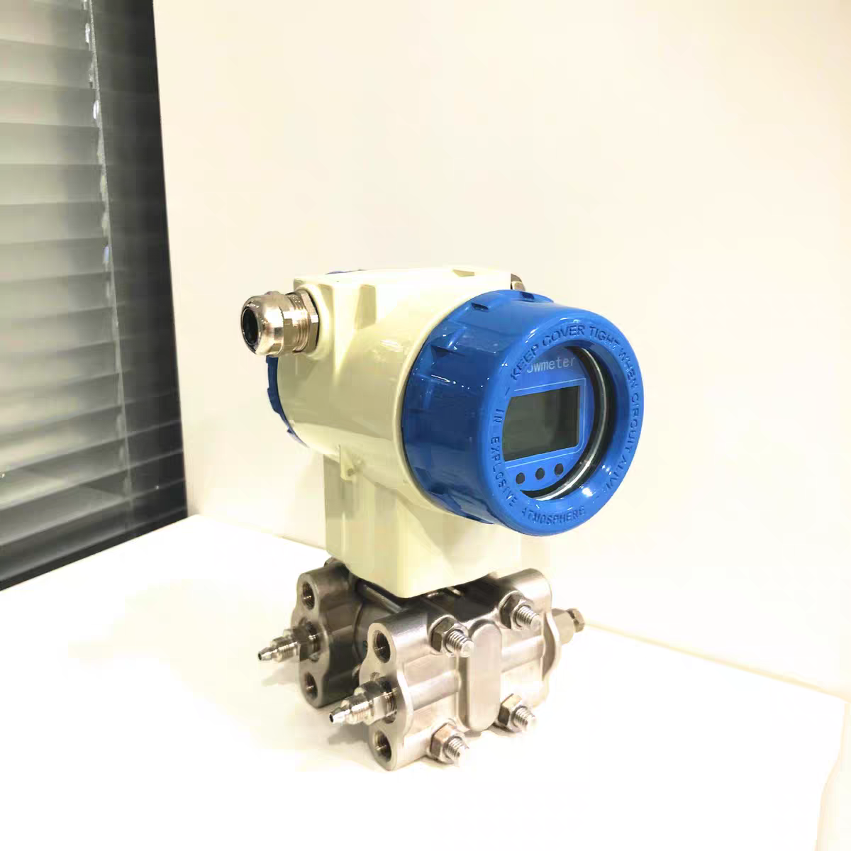 Latest company Cases about Is Multi Parameter Transmitter suitable for small-diameter pipelines? 