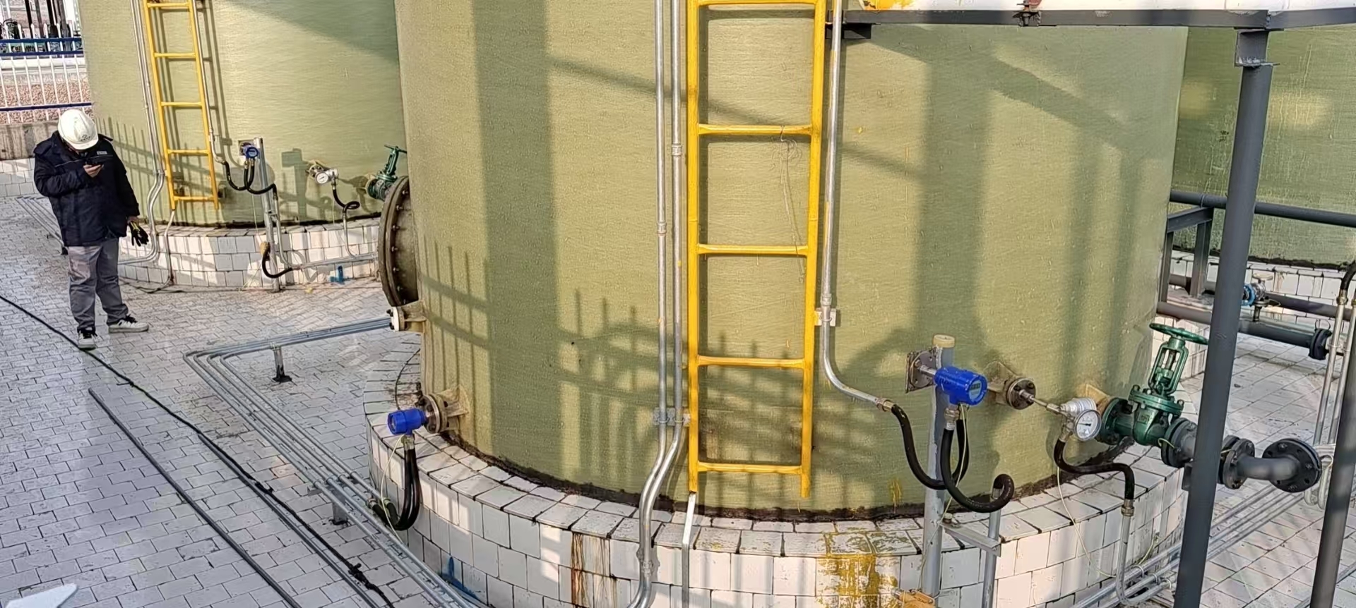 Latest company Cases about What Can a Tuning Fork Level Switch Detect?-100 Questions About Tuning Fork Level Switches