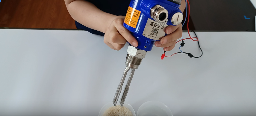Latest company Cases about  How Does the Fork Detect Liquid?-100 Questions About Tuning Fork Level Switches